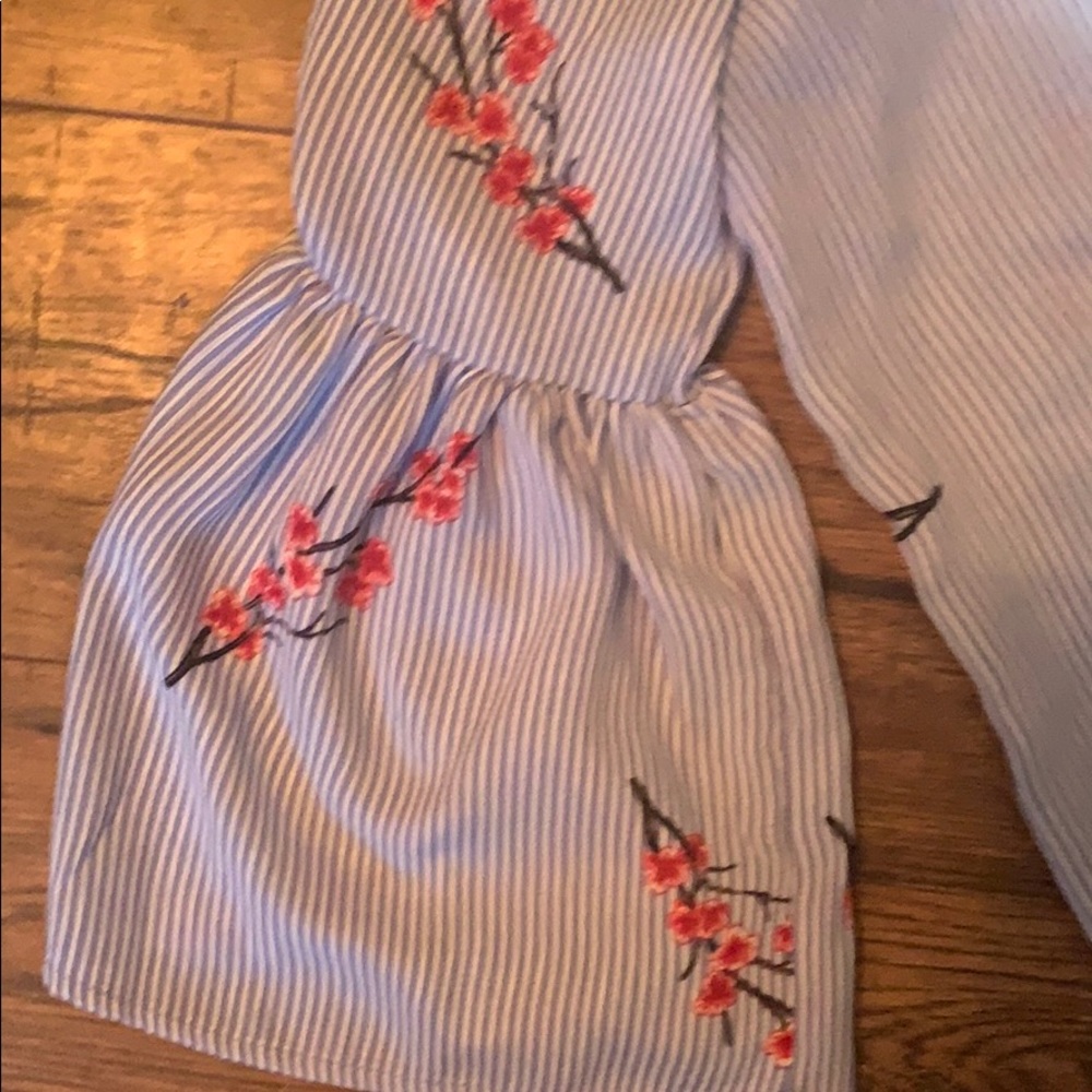 Blouse - Picture 2 of 3